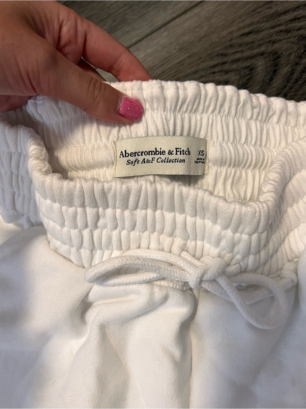 Abercrombie & Fitch White Women's Elastic Waist Athletic Shorts - Picture 2 of 3